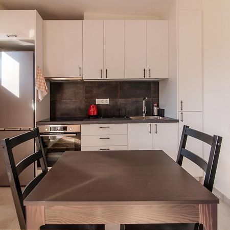 Stunning 2-Bedrooms Apartment In The Heart Of Атина Екстериор снимка