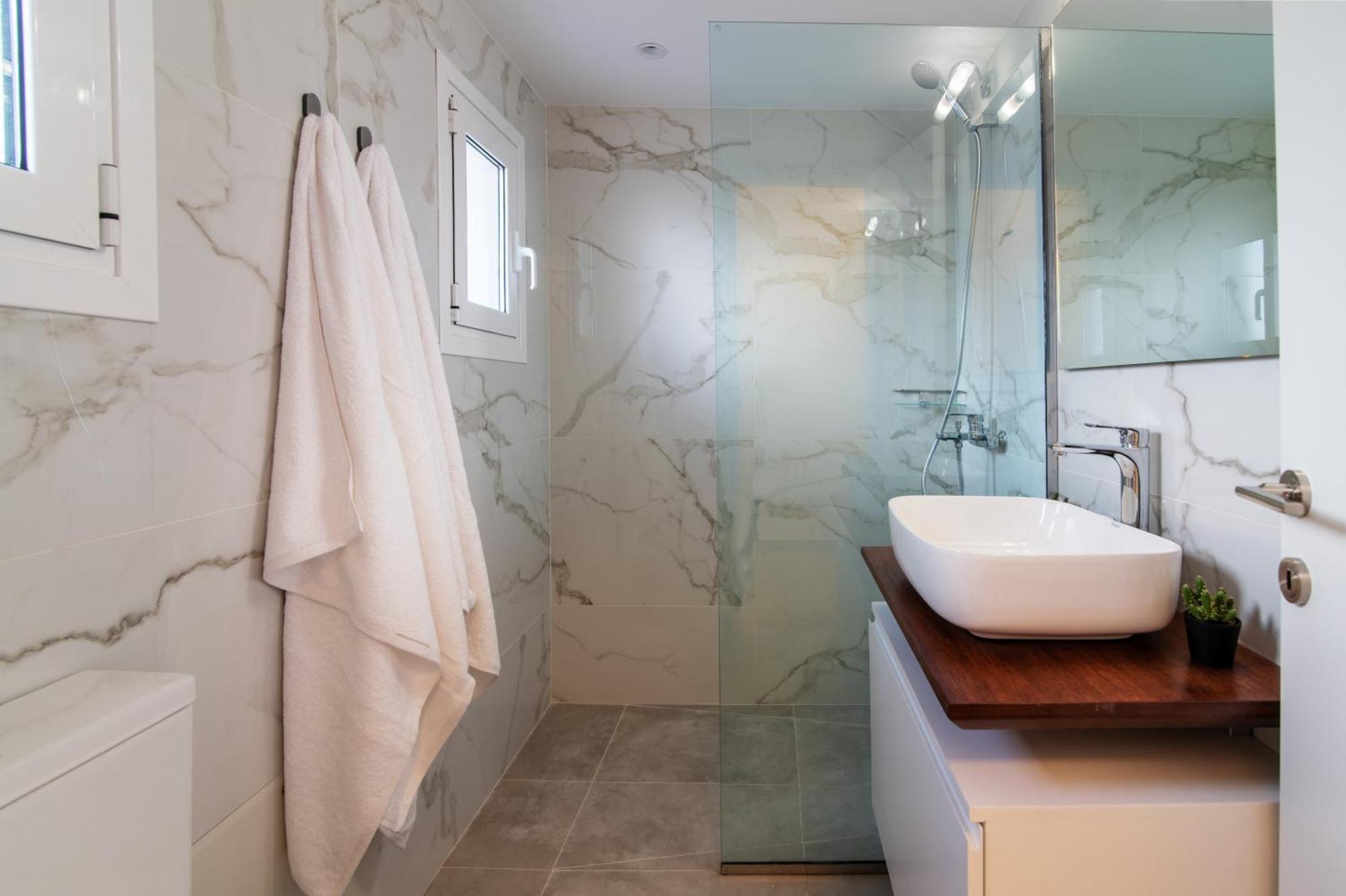 Stunning 2-Bedrooms Apartment In The Heart Of Атина Екстериор снимка